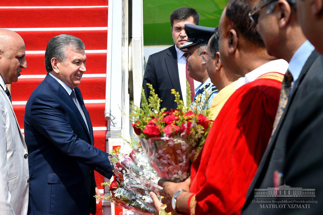Президент Шавкат Мирзиёев прибыл в Агру