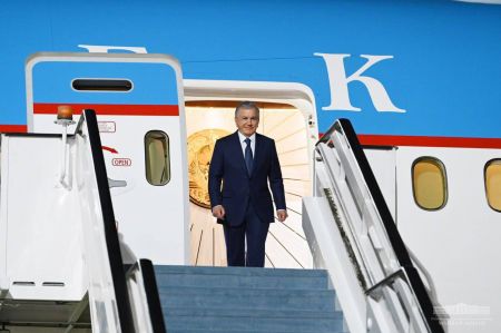 Uzbek President Arrives in Dubai